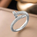 Adjustable women's nail ring, punk style, that gives you a touch of freedom and elegance.
